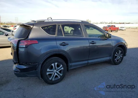 2017 Toyota Rav4 Le z USA, uszkodzony, nr VIN JTMZFREV6HJ128134
